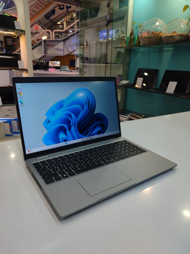 لپ تاپ کارکرده 15.6 اینچی دل مدل Latitude 5530 core i5 1255u-8 GB DDR4 2666mhz -256 GB SSD-Intel iris -15.6 FHD IPS