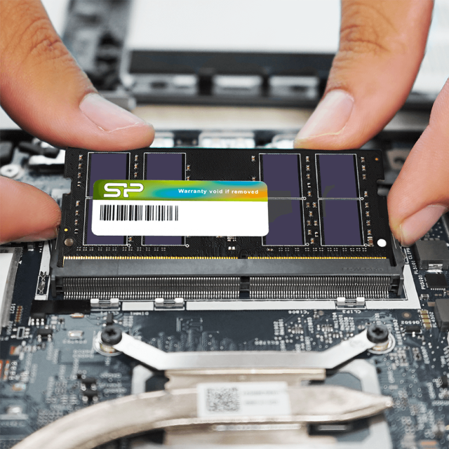 رم لپتاپ 4 گیگابایت سیلیکون پاور DDR4 ماژول SO-DIMM فرکانس 2666 مگاهرتز، تایمینگ CL22، معماری تککاناله و ولتاژ کاری 1.2 ولت